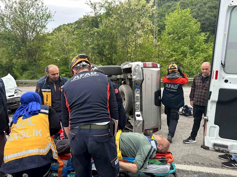 Zonguldak’ta iki aracın çarpıştığı kazada araçlardan biri devrildi: 2 yaralı

