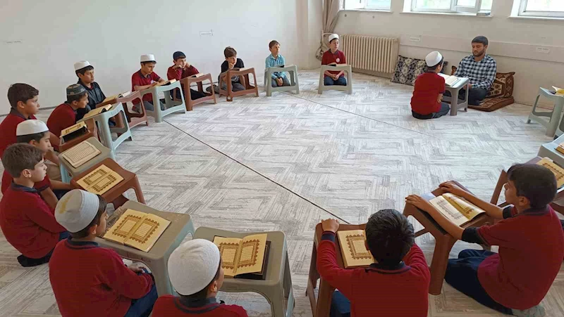 Batman’da öğrenciler hem örgün hem hafızlık eğitimi ile geleceğe hazırlanıyor
