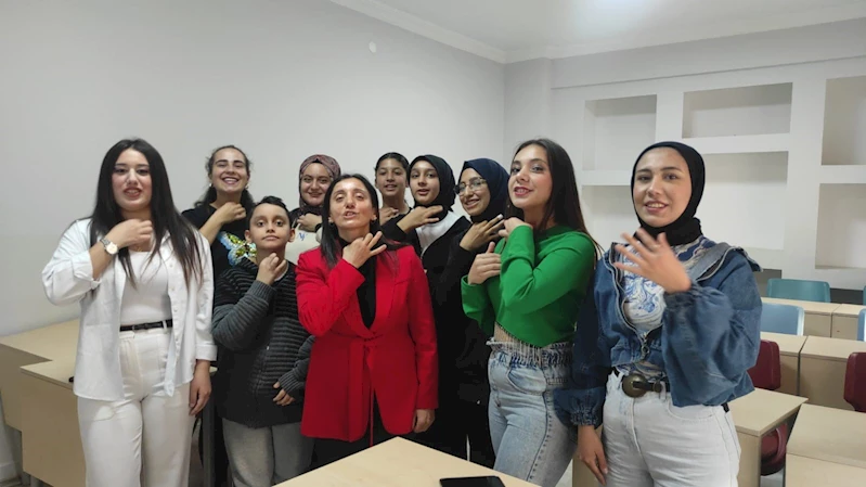 Yozgat’ta işaret dili öğrenerek engelleri kaldırmayı amaçlıyorlar
