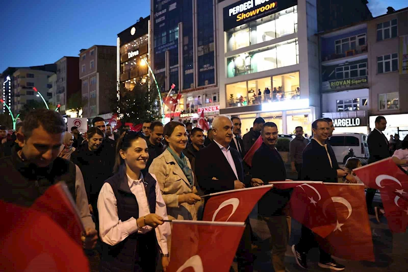 Muş’ta meşaleli gençlik yürüyüşü düzenlendi
