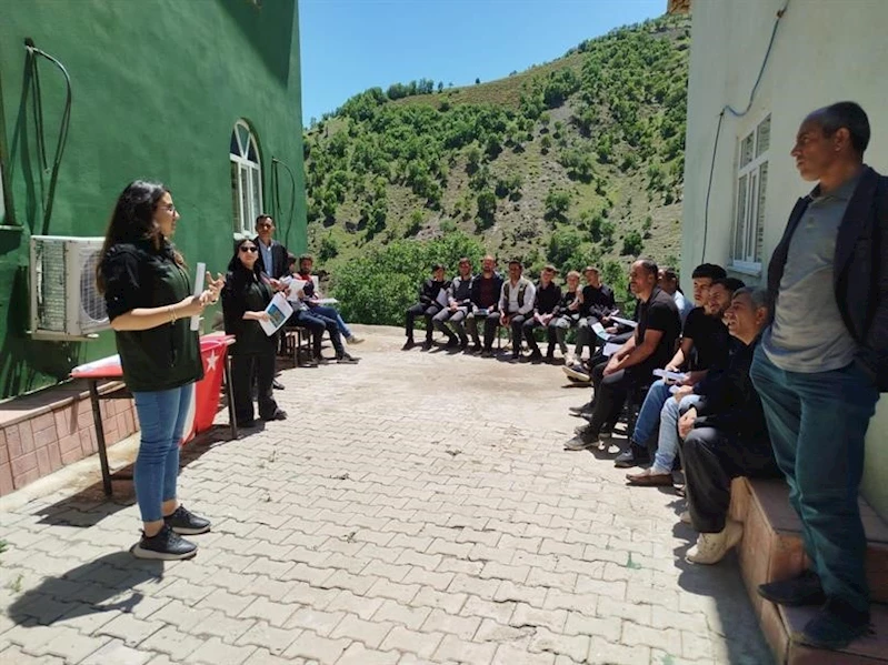 Hakkari’de besiciler şap hastalığı konusunda bilgilendiriliyor
