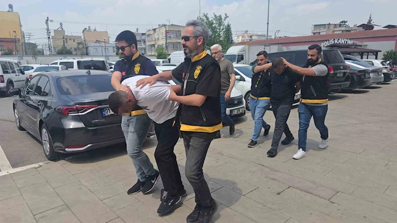 Park halindeki otomobillerden 500 bin TL’lik hırsızlık yapan 3 şüpheli yakalandı
