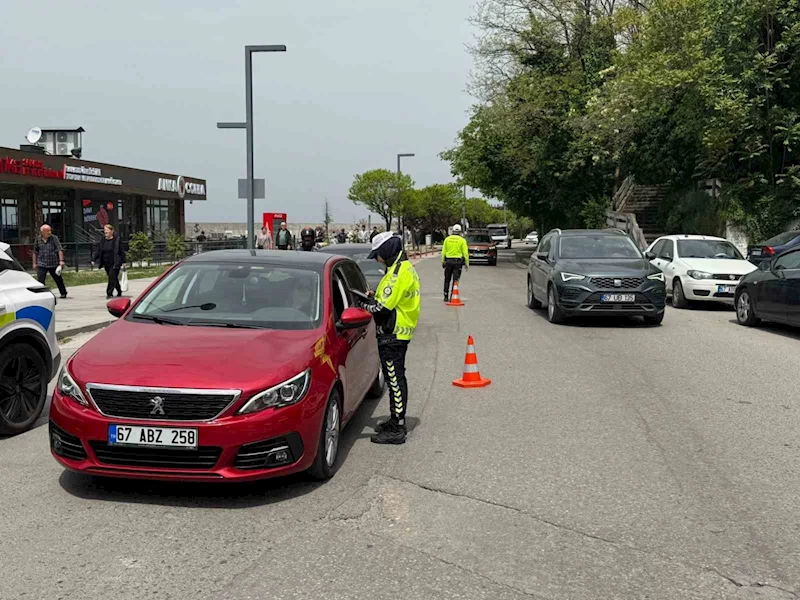 Zonguldak’ta trafik denetimi; sürücülere evrak kontrolü yapıldı

