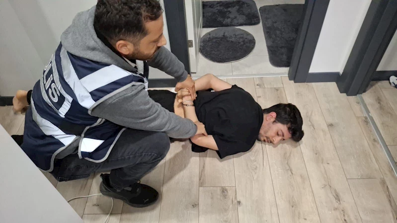 Dolandırıcı şebekesi böyle çökertildi... 12 kişinin tutuklandığı operasyon anı kamerada
