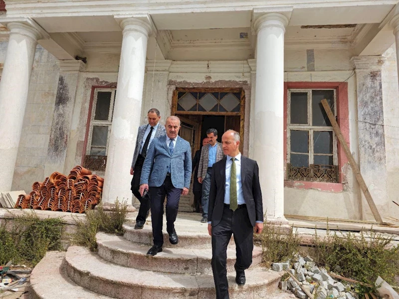 Ayvalık’ta Tarihi Kız Meslek Lisesi’nin restorasyonu sürüyor
