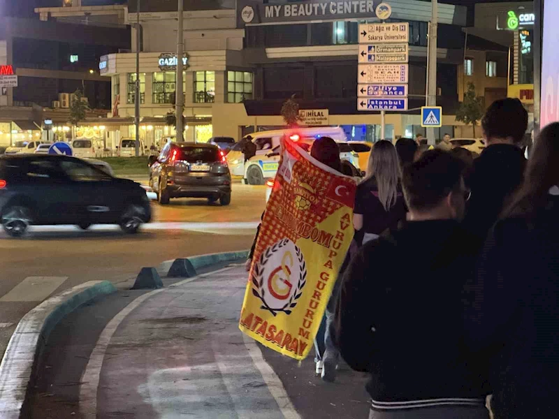Galatasaray şampiyonluğunu ilan etti, Sakaryalı taraftarlar sokağa döküldü
