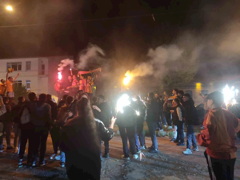 Galatasaray taraftarları Ardahan’da şampiyonluğu kutluyor
