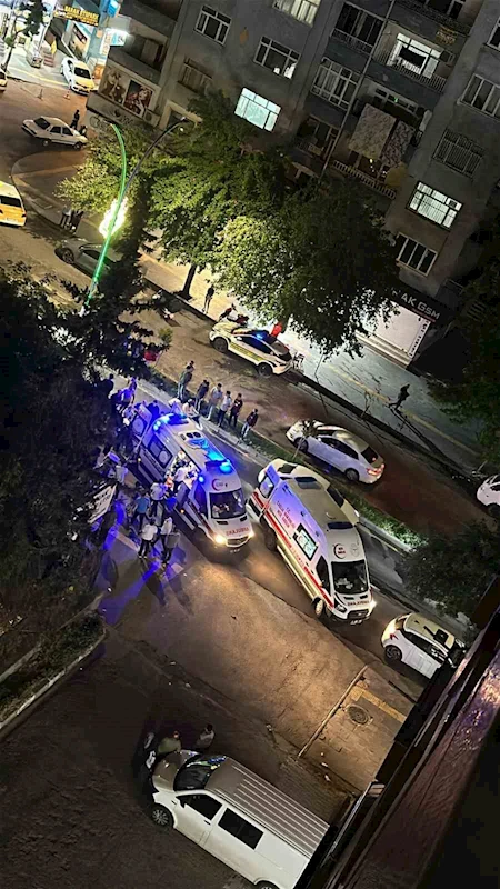 Diyarbakır’da motorkurye yayalara çarptı: 3 yaralı
