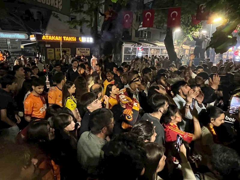 Fenerbahçe forması ile Galatasaray’ın şampiyonluğunu kutladı
