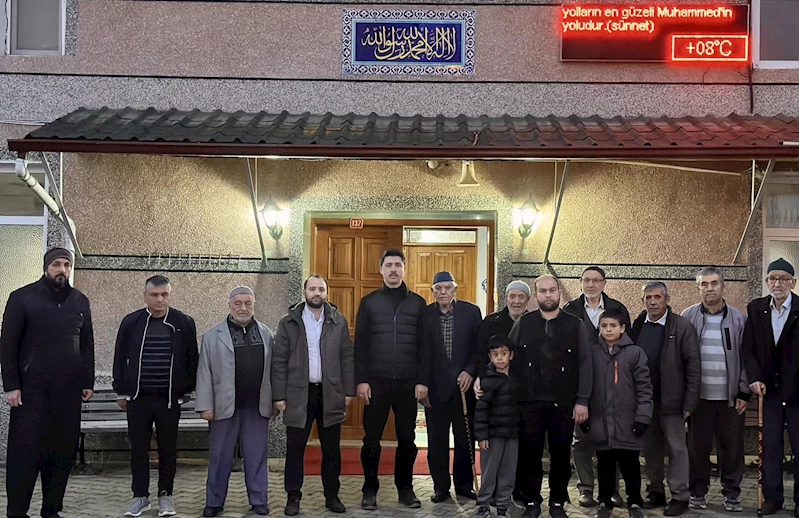 Kaymakam Kahraman, sabah namazında vatandaşlarla buluştu
