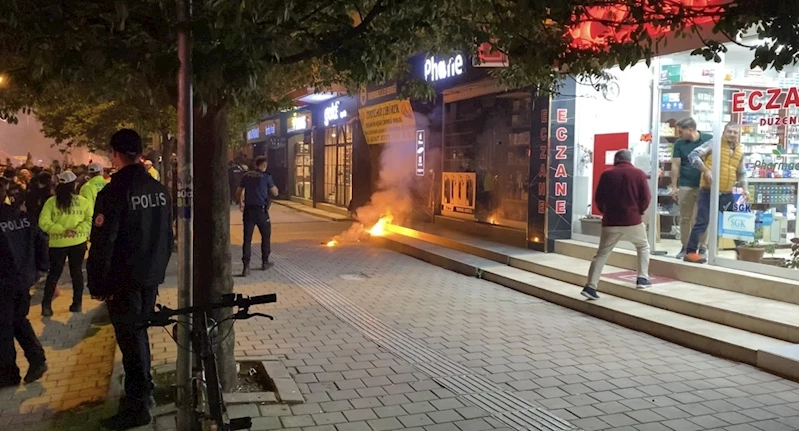 Bursa’da kutlamalarda Fenerbahçeliler Derneği’ne meşale atan taraftar gözaltına alındı
