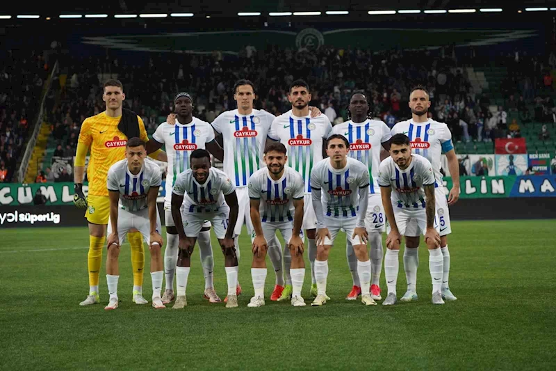Trendyol Süper Lig: Çaykur Rizespor: 2 - Göztepe: 2 (İlk yarı)
