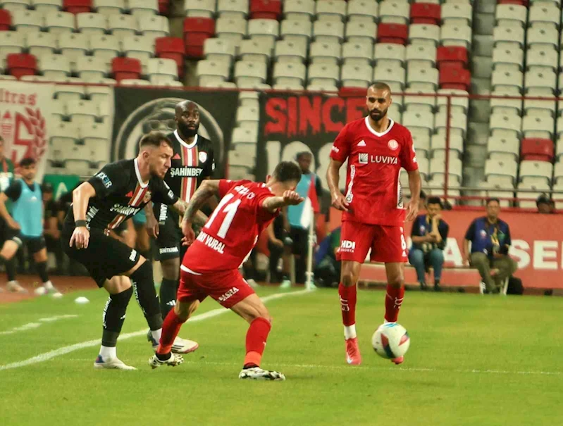 Trendyol Süper Lig: Antalyaspor: 0 - Gaziantep FK: 0 (Maç sonucu)
