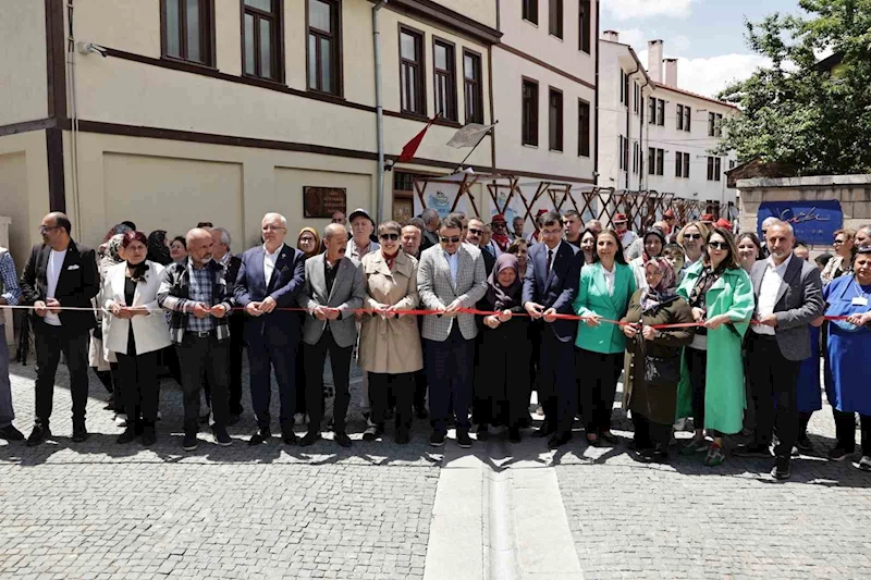 Germiyan Sokak’ta çifte açılış, Kütahya kültür ve lezzetle buluştu
