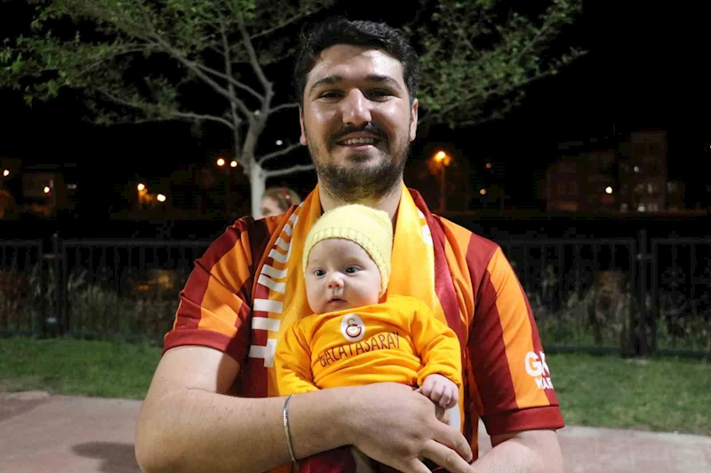 Amasya’da Galatasaraylı çift, 25. şampiyonluğu 52 günlük bebekleriyle kutladı
