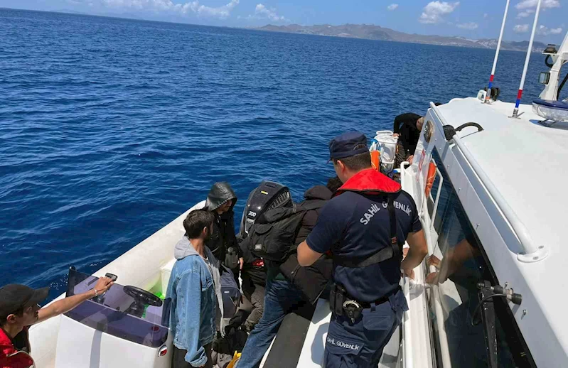 Datça’da Yunanistan’ın geri ittiği 10’u çocuk 33 düzensiz göçmen kurtarıldı
