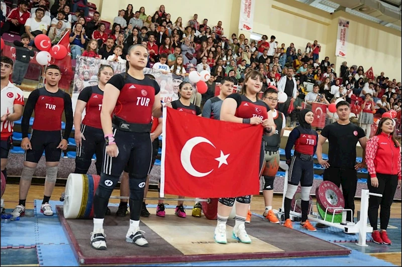 Isparta’da 19 Mayıs Atatürk’ü Anma ve Gençlik Spor Bayramı coşkuyla kutlandı
