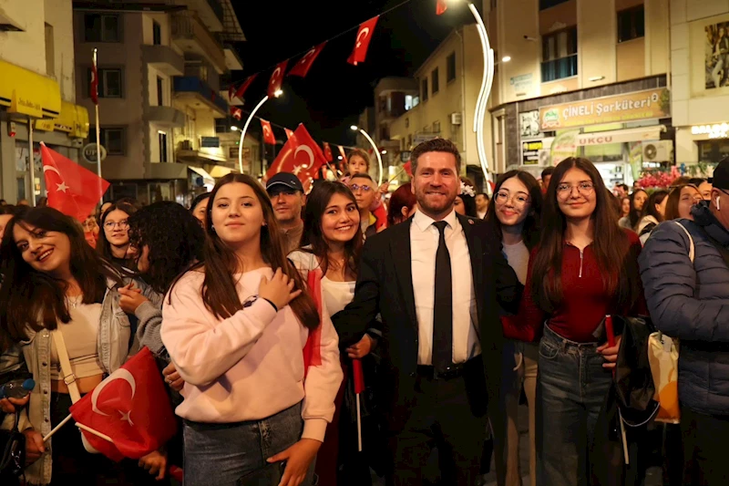 Tavas 19 Mayıs coşkusunu Necati ve Saykolar ile yaşadı
