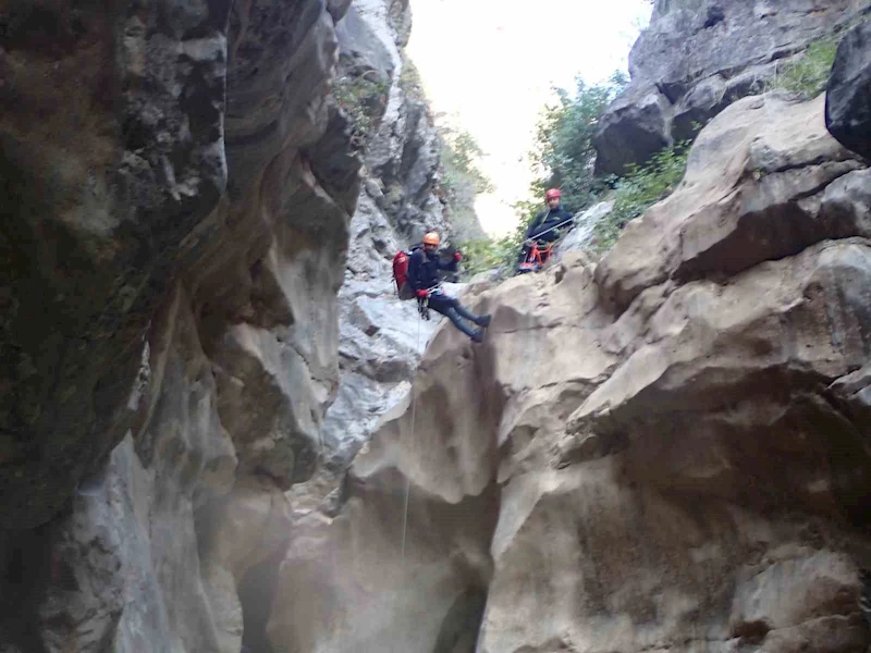 Isparta Yazılı Kanyon’da suya düşen üniversite öğrencisi kayboldu
