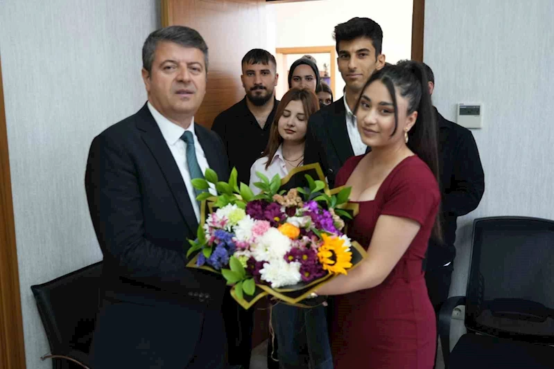 Gençlik meclisinden başkan Tutdere’ye 19 Mayıs ziyareti
