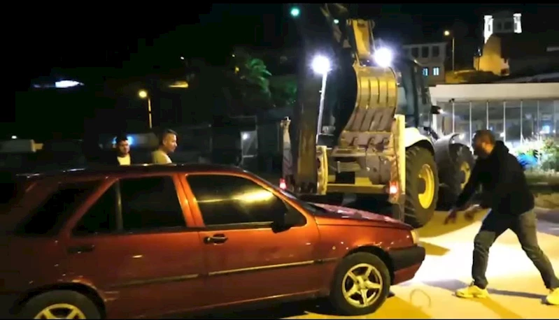 Alkollü sürücü, sahili bir birine kattı
