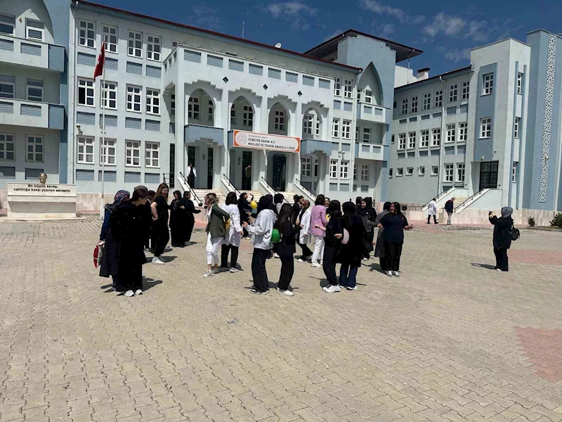 Lise öğrencilerinden ’Mesleğimi Öğreniyorum, Ailemle Paylaşıyorum’ etkinliği
