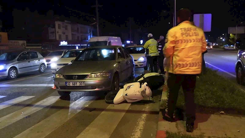 Tavşanlı’da motosiklet 2 otomobile çarptı: 1 yaralı
