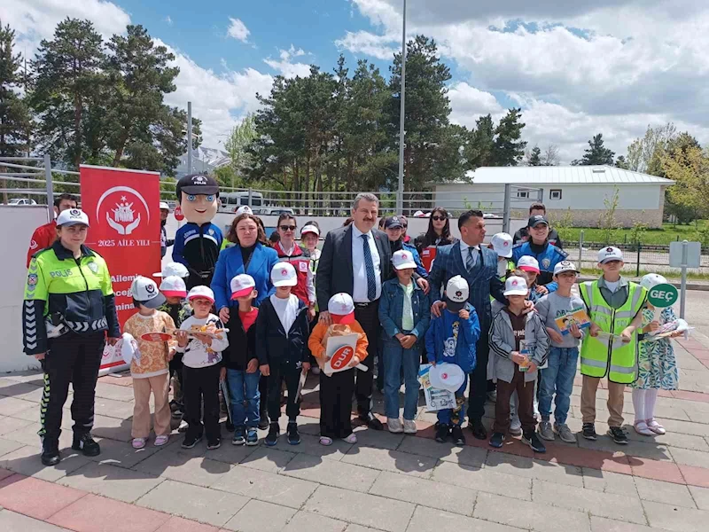 Çocuklara trafik eğitimi etkinliği
