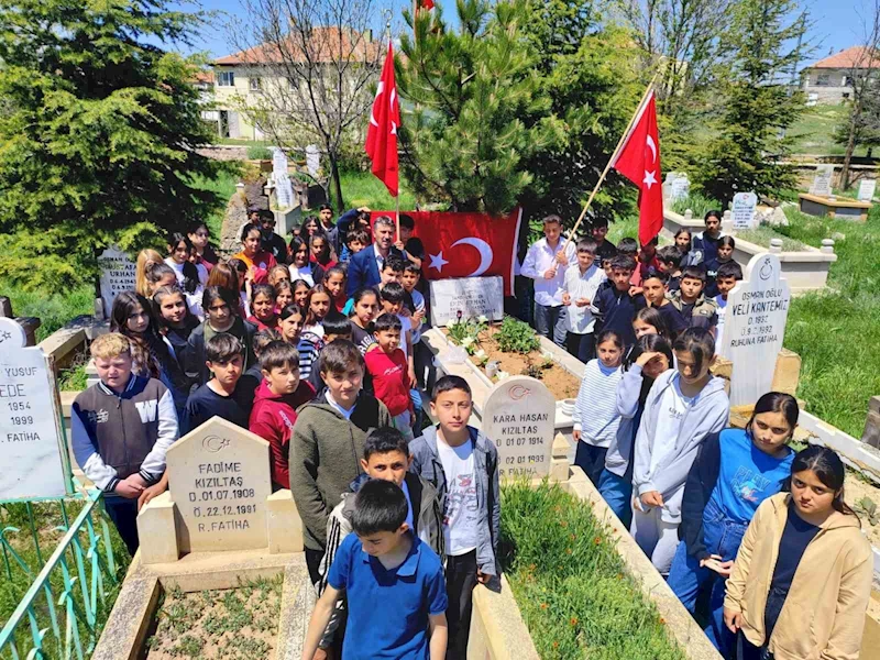 Tomarzalı şehit Urhan, mezarı başında anıldı
