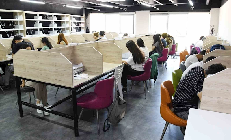 Yunusemre kütüphaneleri öğrencileri ağırlıyor
