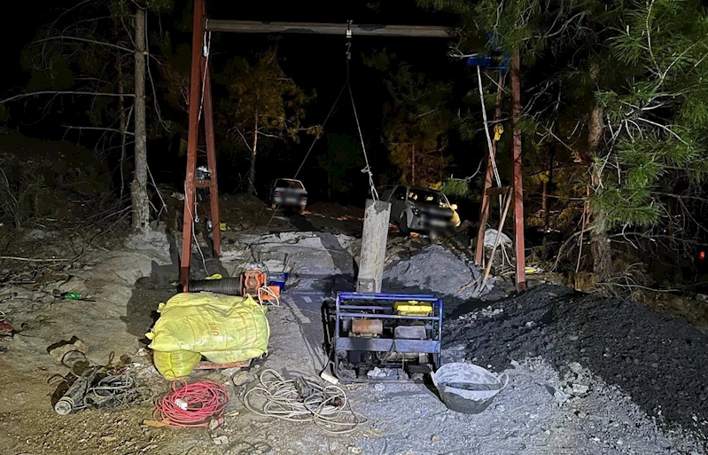 Kaçak krom madeni açarak kazı yapan 4 şahıs yakalandı
