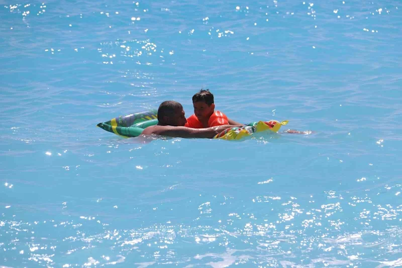 Ölüdeniz’de plajlarda sezon hareketliliği başladı
