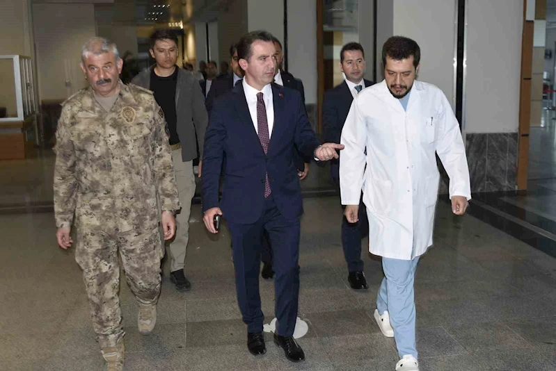 Bitlis’te göreve giden polisler kaza yaptı: 2 yaralı
