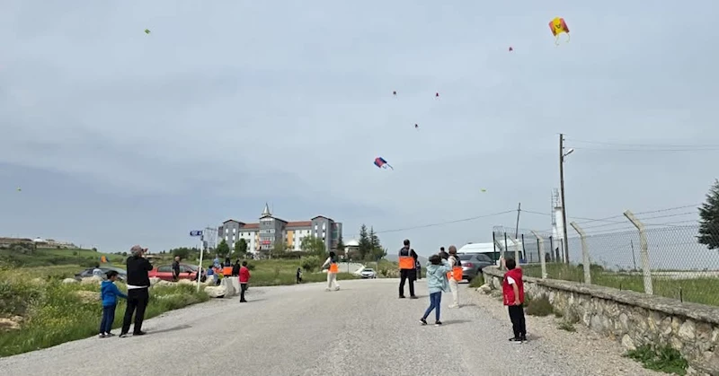 AFAD gönüllülerinden çocuklara uçurtma şenliği
