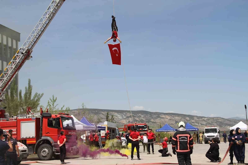 Arama-Kurtarma Tanıtım ve Gençlik Sağlığı Şenliği’ne üniversite öğrencilerinden yoğun ilgi
