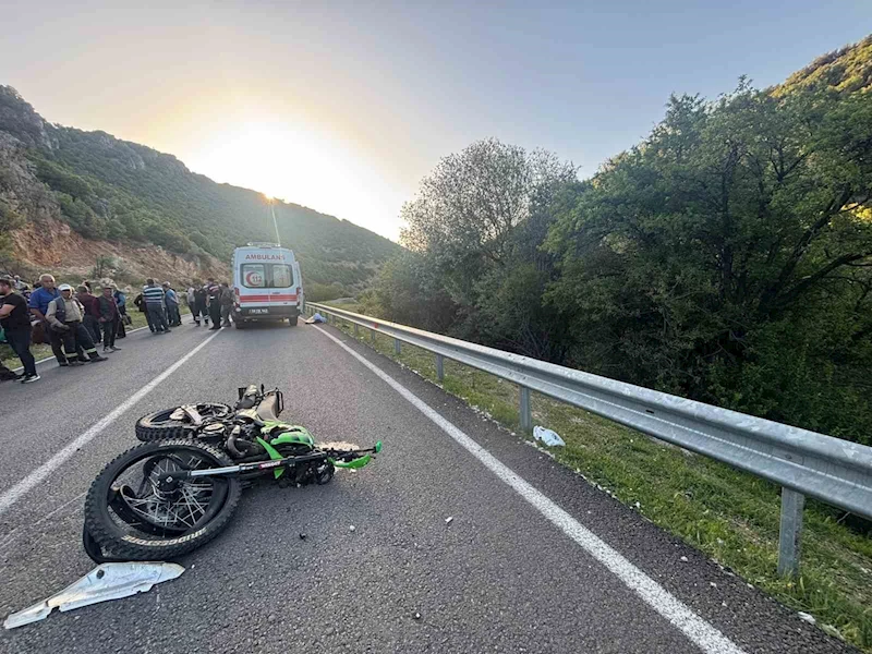 Isparta’da bariyerlere çarpan motosikletteki lise öğrencisi hayatını kaybetti
