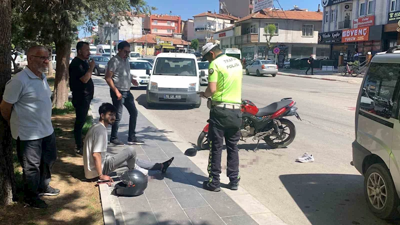 Karaman’da otomobille çarpışan motosiklet sürücüsü yaralandı
