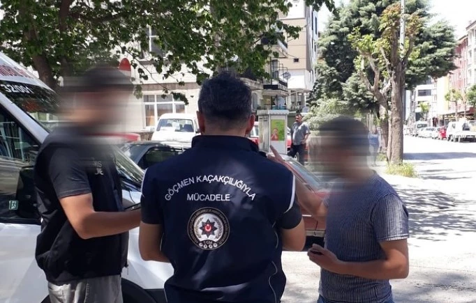 Isparta’da vize ihlali yaptığı belirlenen 1 yabancı şahsa idari işlem uygulandı
