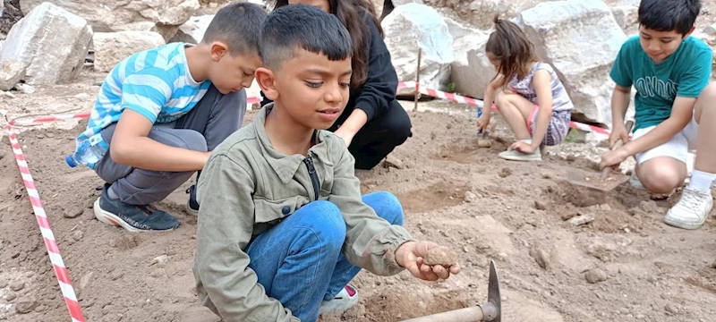 Küçük arkeologlar işbaşında

