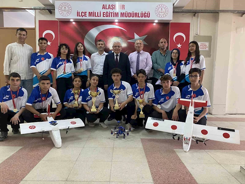 Alaşehir Anadolu İmam Hatip Lisesi’nden hava sporlarında büyük başarı
