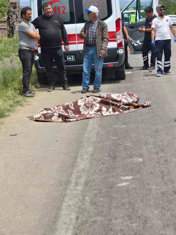 Otomobil ile çarpışan motosikletin sürücüsü hayatını kaybetti
