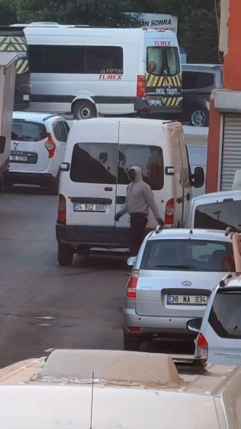 Küçükçekmece’de maskeli hırsızlar kamerada
