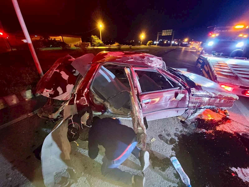 Duble yolda refüje çarpan otomobil takla atarak hurdaya döndü: 1 yaralı
