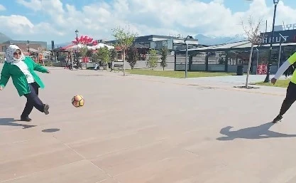 Büyükşehir Spor A.Ş.’den millet bahçesinde vatandaşları spora kaynaştıran uygulama
