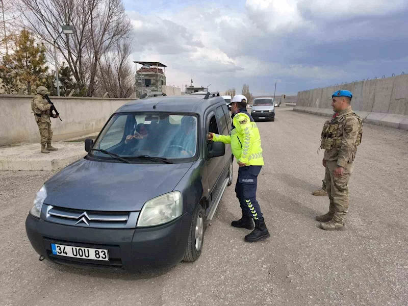 Ağrı’da trafik denetimlerinde 75 sürücüye ceza, 27 araç men edildi
