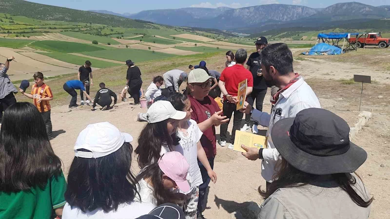 Oymaağaç Höyüğü’nde öğrencilere arkeoloji deneyimi
