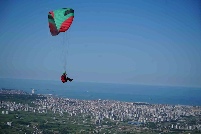 Samsun semaları yamaç paraşütleri ile şenlendi
