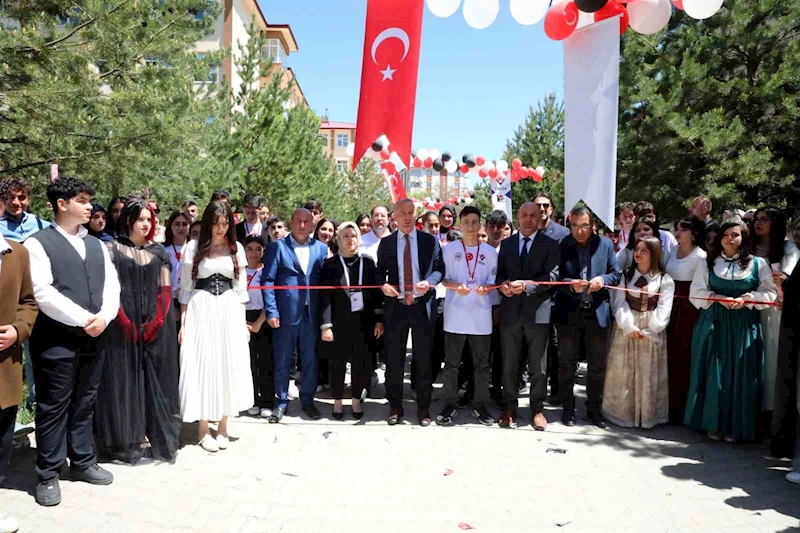 Ağrı Hayrettin Atmaca Anadolu Lisesi’nden 19 proje TÜBİTAK fuarında sergilendi
