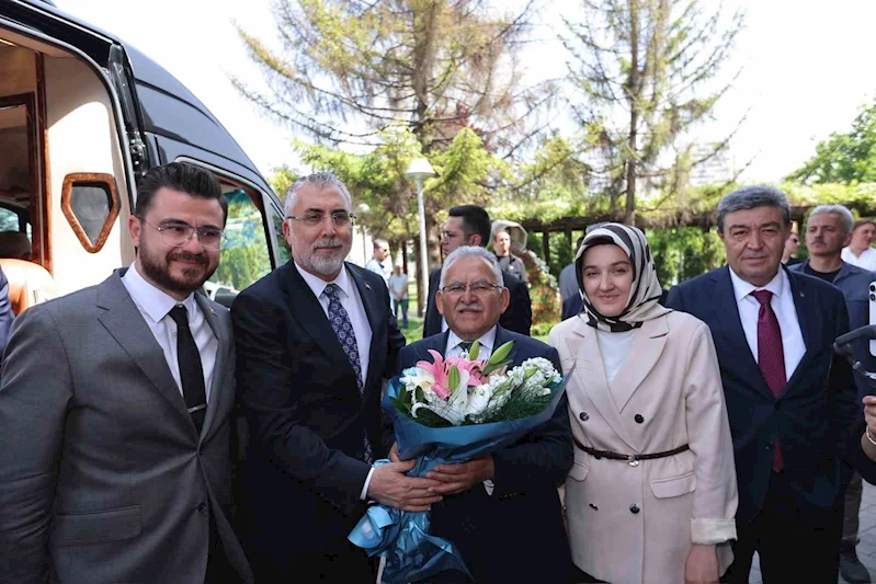 Bakan Işıkhan’dan Başkan Büyükkılıç’a ziyaret
