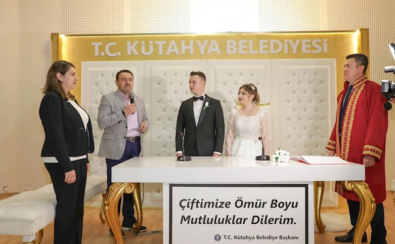 Vali Musa Işın, nikâh töreninde genç çiftin mutluluğuna ortak oldu
